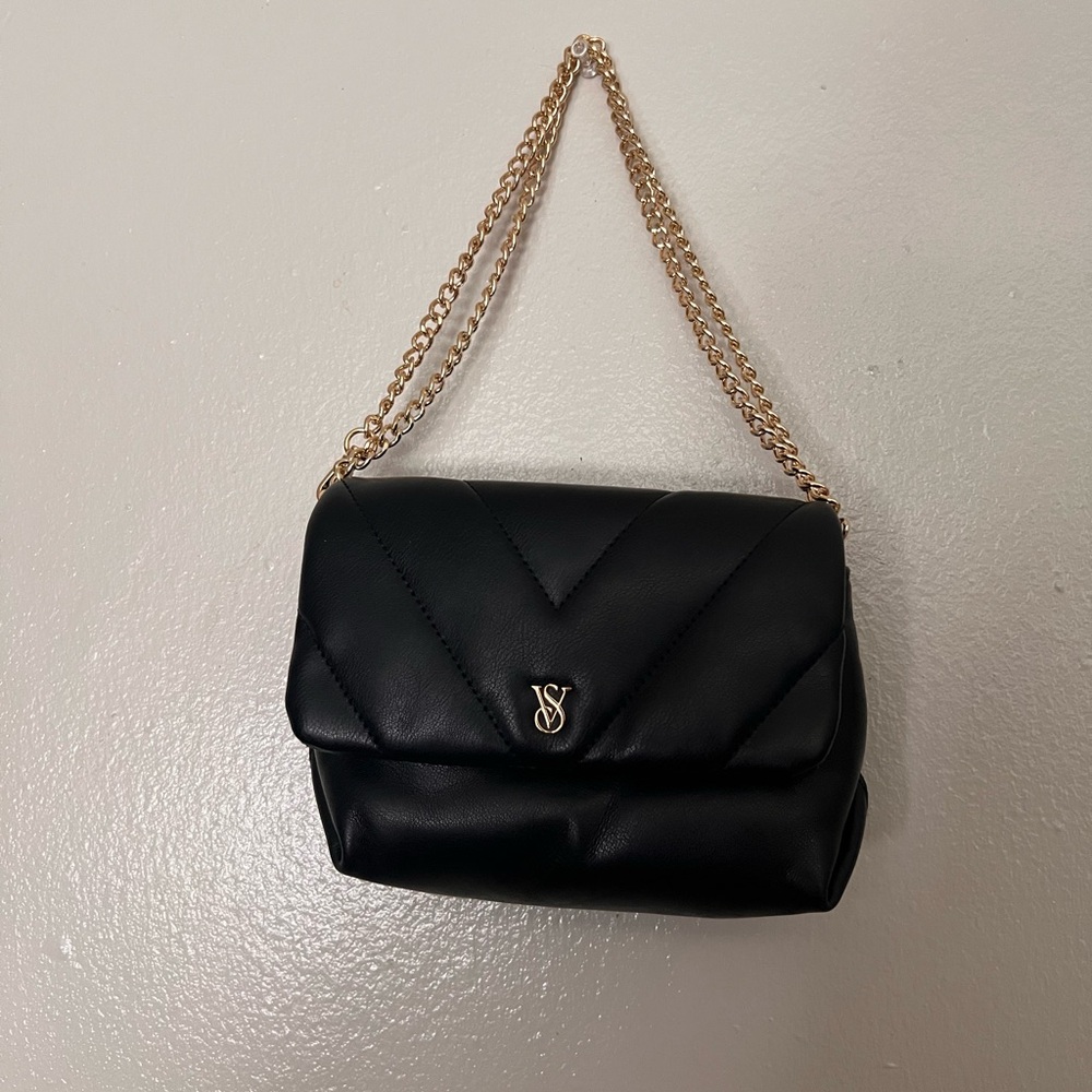 ❌SOLD❌Victoria Secret Black Quilted Mini Crossbody with chain and quilted wallet